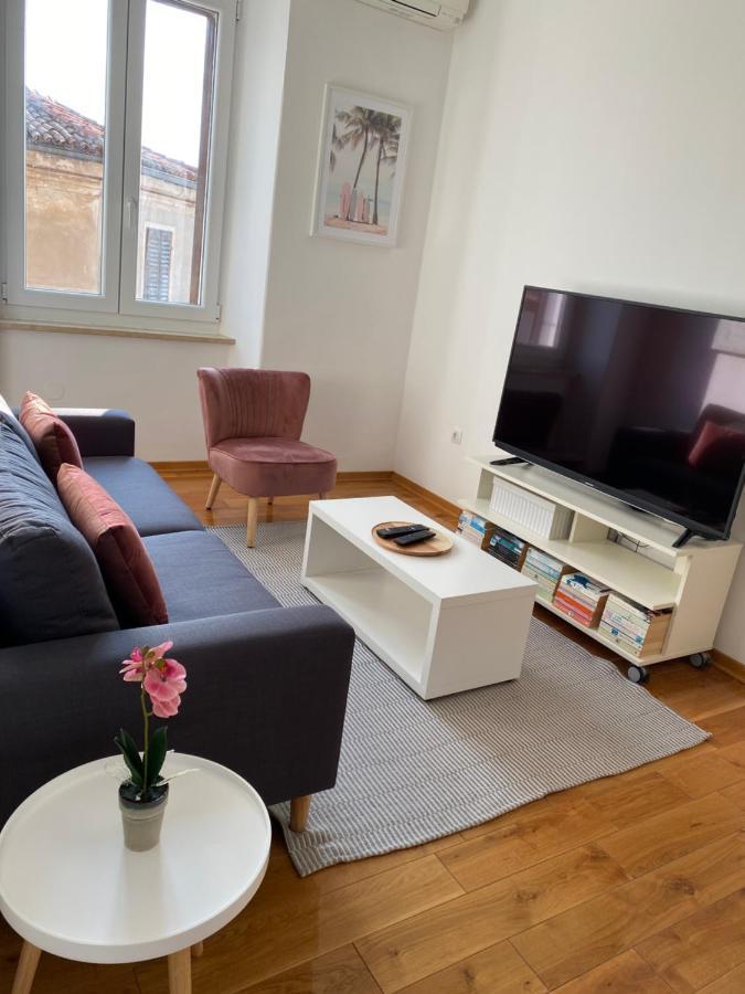 Sea View Flat In Central Pula Eksteriør billede